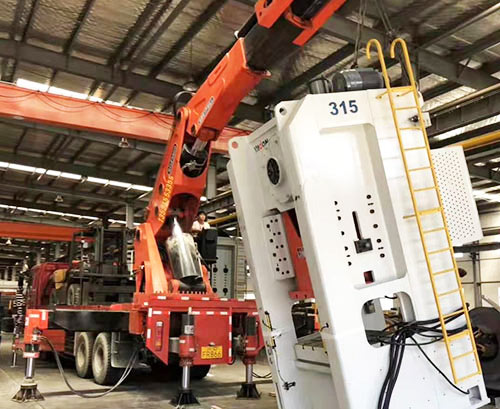 响水镇附近随车吊出租，轻松解决运输难题