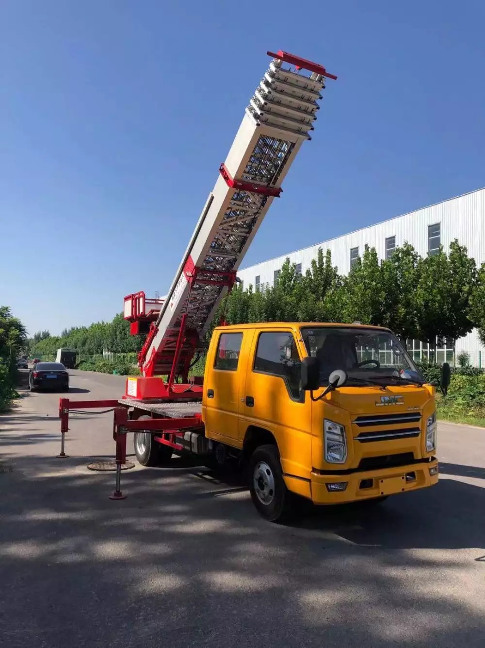 响水镇附近的云梯车出租服务：轻松解决高空作业需求