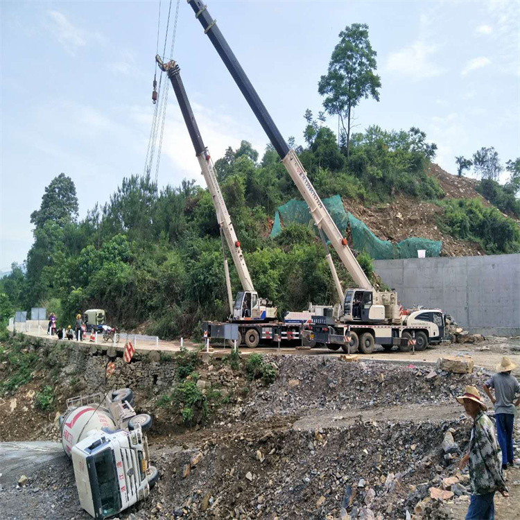响水镇汽车掉沟里叫吊车救援要多少钱