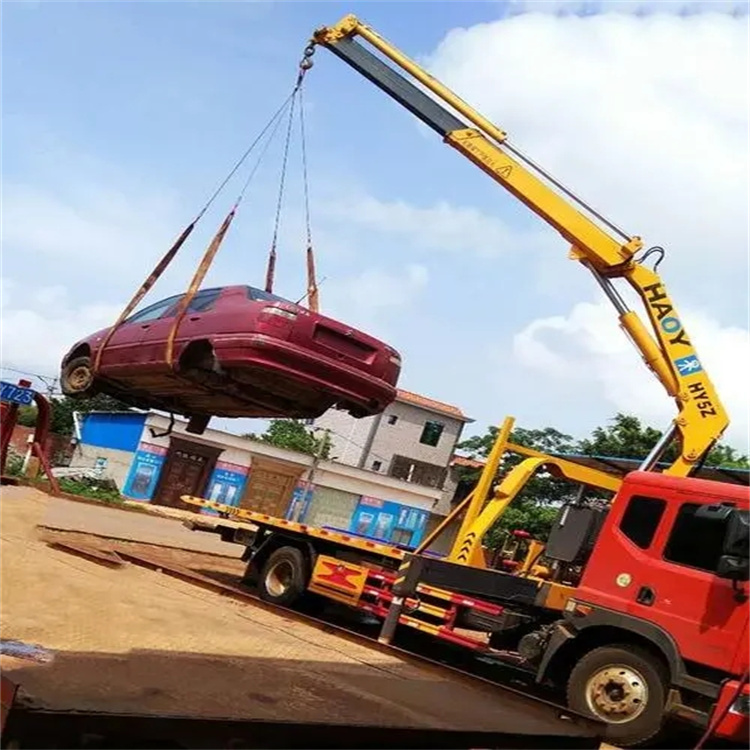 响水镇吊车吊汽车的正确方法